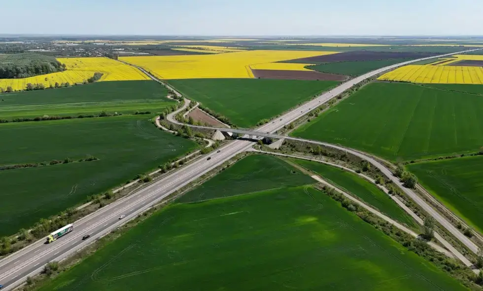 Rumunijoje iki šiol statoma beveik 800 kilometrų autostradų ir greitkelių.